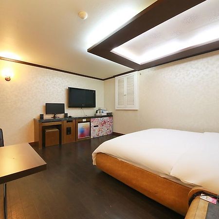 Hotel Diamond Suwon Bagian luar foto