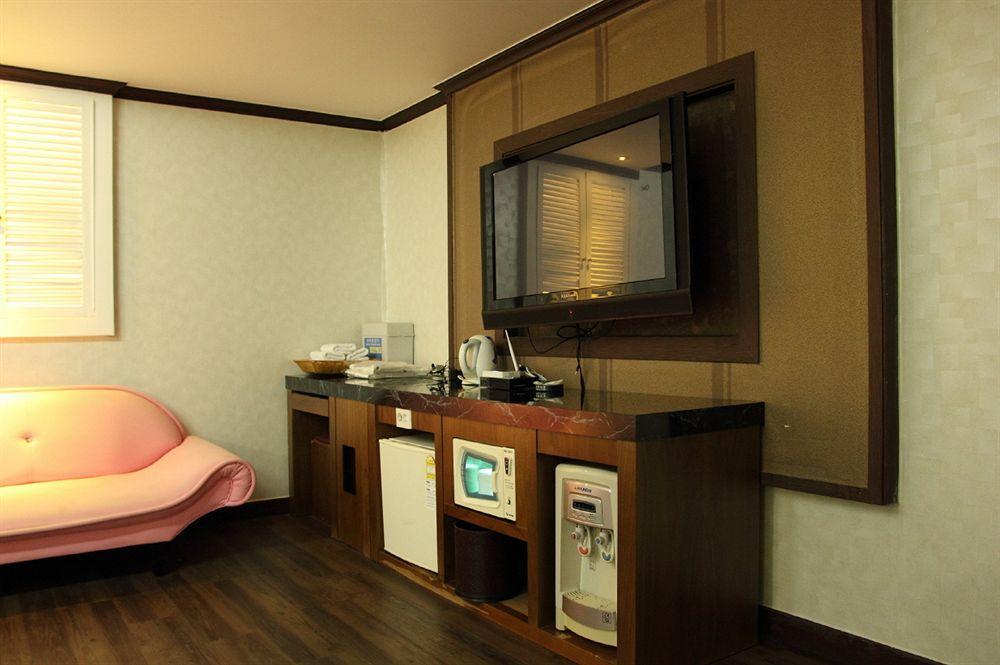 Hotel Diamond Suwon Bagian luar foto