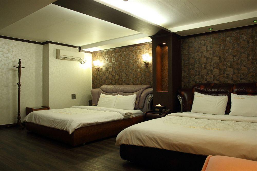 Hotel Diamond Suwon Bagian luar foto