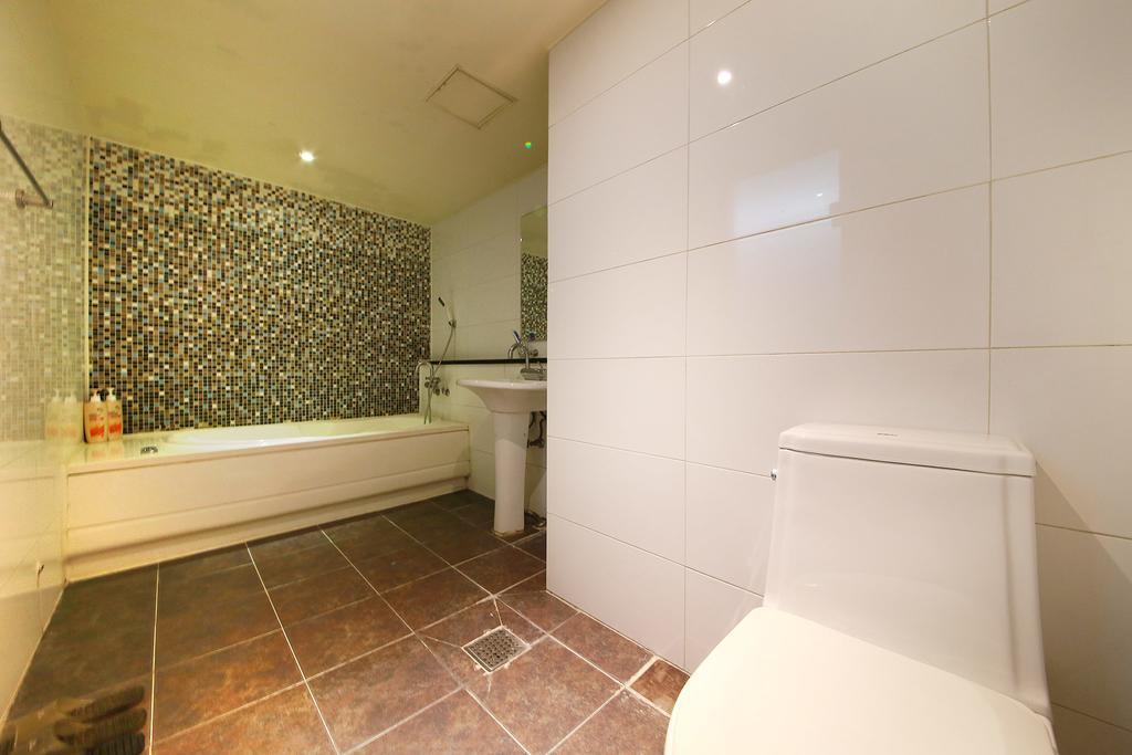 Hotel Diamond Suwon Bagian luar foto