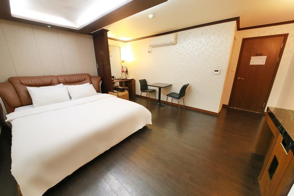 Hotel Diamond Suwon Bagian luar foto