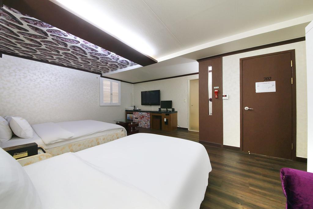 Hotel Diamond Suwon Bagian luar foto
