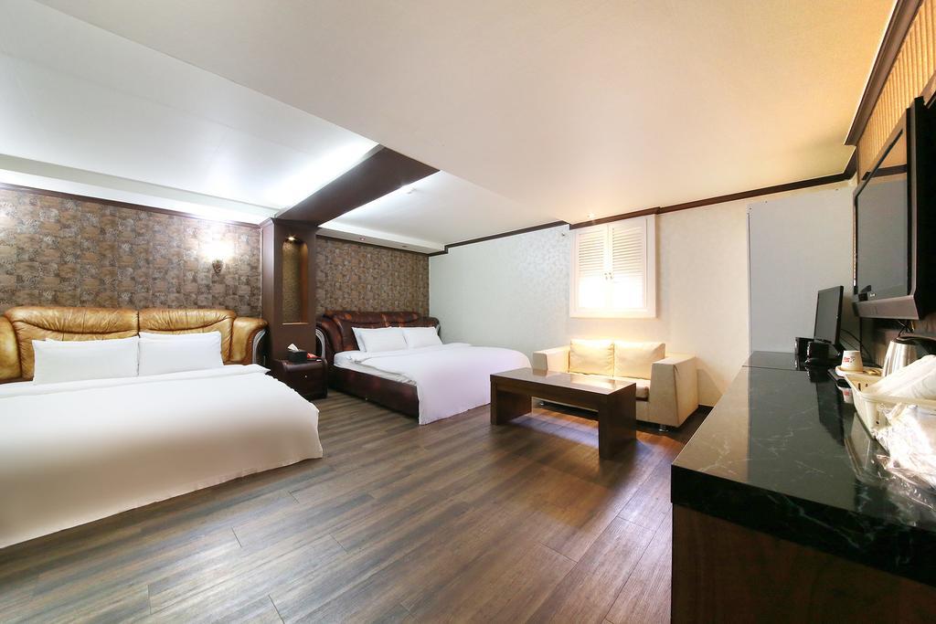Hotel Diamond Suwon Bagian luar foto