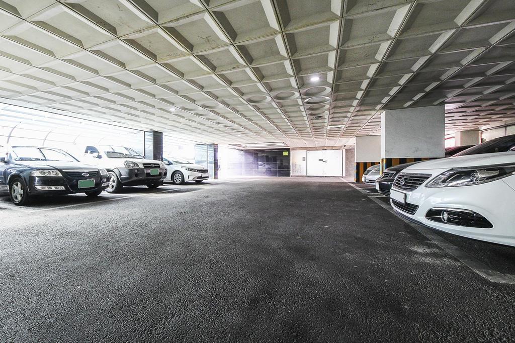 Hotel Diamond Suwon Bagian luar foto