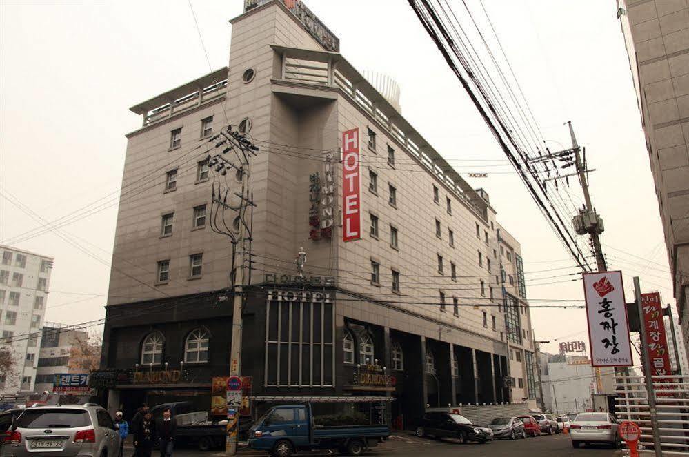 Hotel Diamond Suwon Bagian luar foto