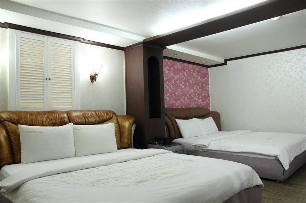 Hotel Diamond Suwon Bagian luar foto
