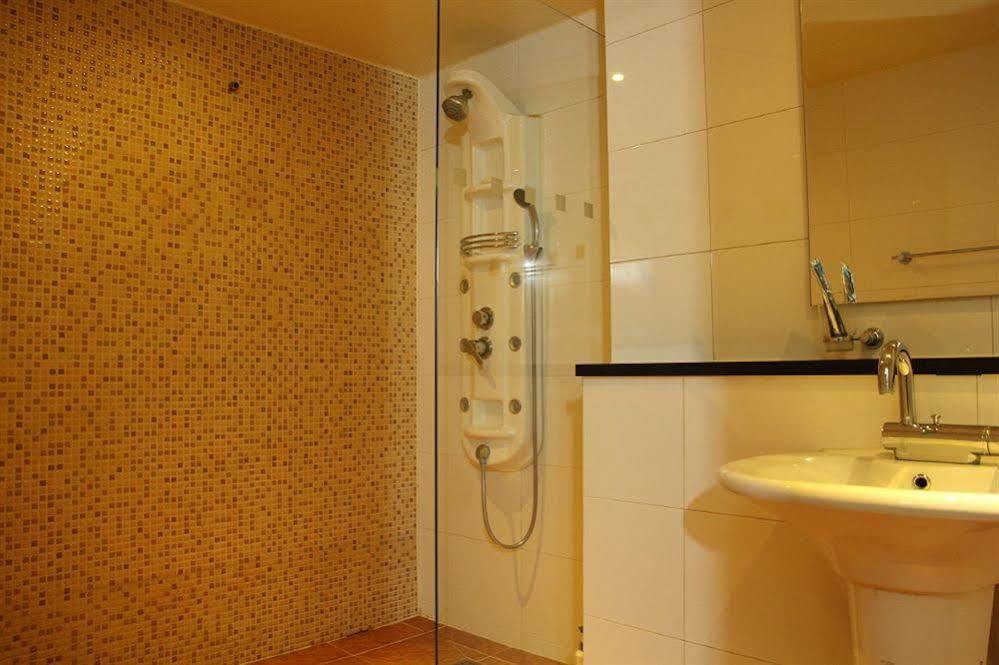 Hotel Diamond Suwon Bagian luar foto