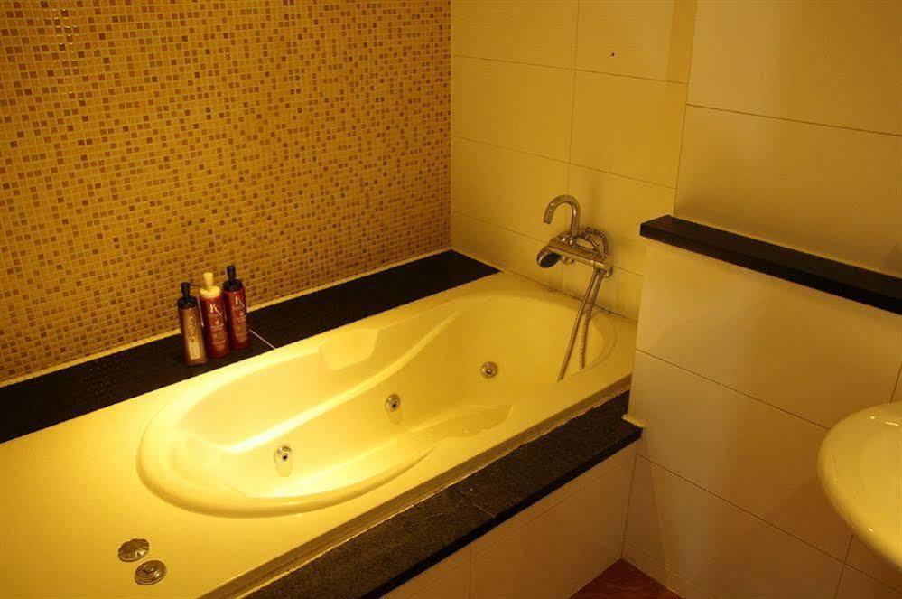 Hotel Diamond Suwon Bagian luar foto